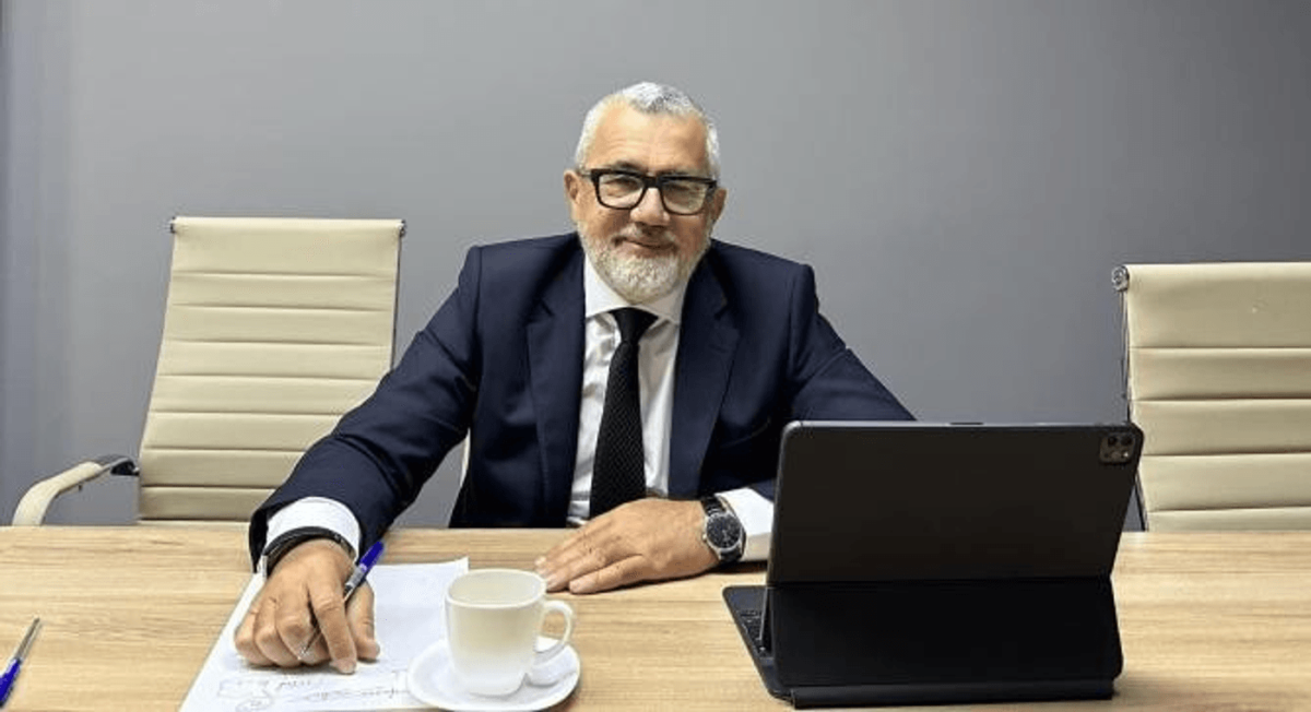 Sorin Constantinescu: ”Marcel Ciolacu este primul om din lume cu bilet de avion cumpărat la avion privat”