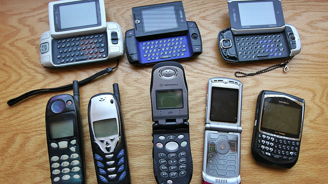 Telefoanele vechi îți poate aduce o avere! Mii de euro valorează pe piață