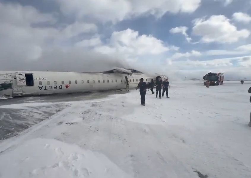 Accident aviatic în SUA! Un avion s-a răsturnat la aterizare. O persoană este grav rănită