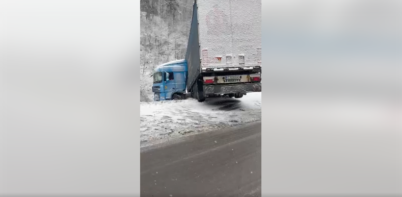 Accident rutier produs pe DN 11! Cauza este carosabilul umed