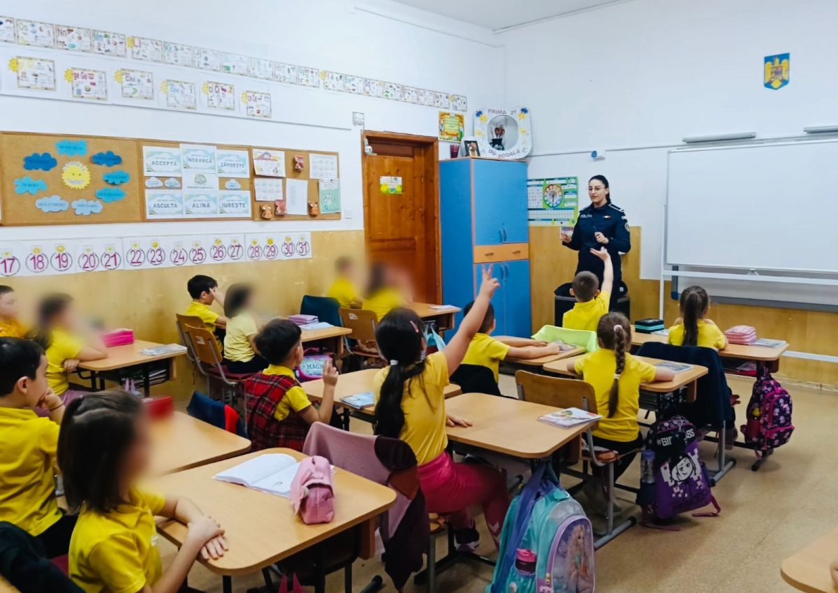 Activități preventive desfășurate de polițiștii Biroului Siguranță Școlară, la Iași