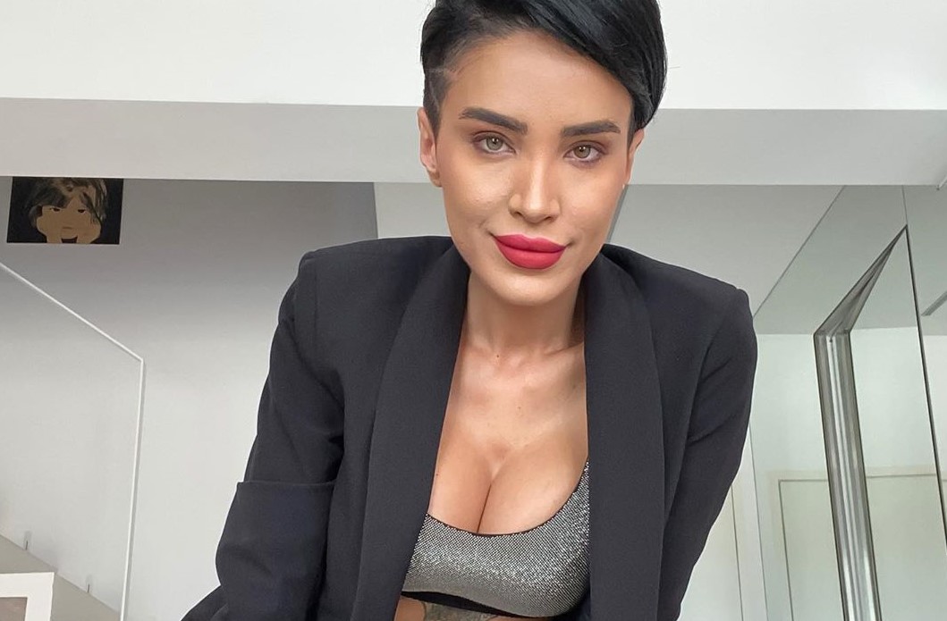 Adelina Pestrițu a făcut o nouă intervenție estetică! Vedeta a ales mastopexia fără implanturi
