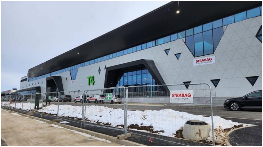Alertă la Aeroportul Internațional din Iași! Sute de pasageri nu au putut intra în terminalul T4