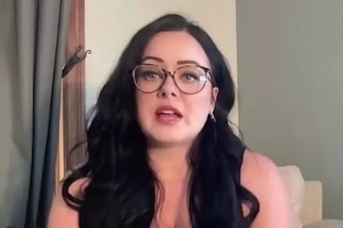 O altă profesoară a fost prinsă că face OnlyFans! A fost dată afară imediat!