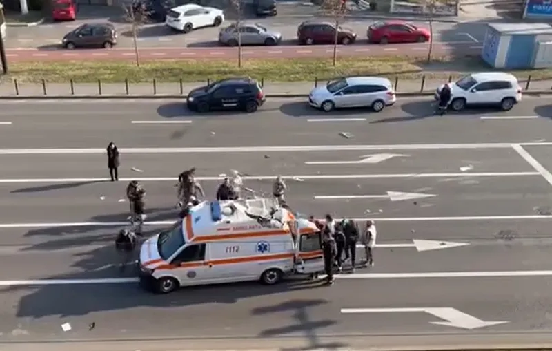 Din dorința de a ajuta, au agravat situația: Avertisment după un accident de ambulanță