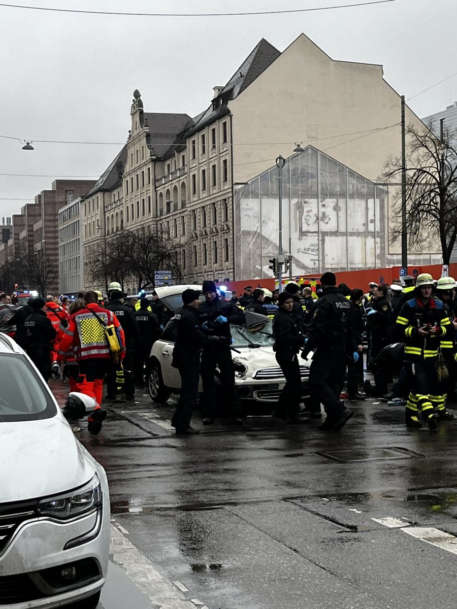 Teroare la Munchen. O mașină a intrat în mulțime: 28 de răniți, inclusiv copii