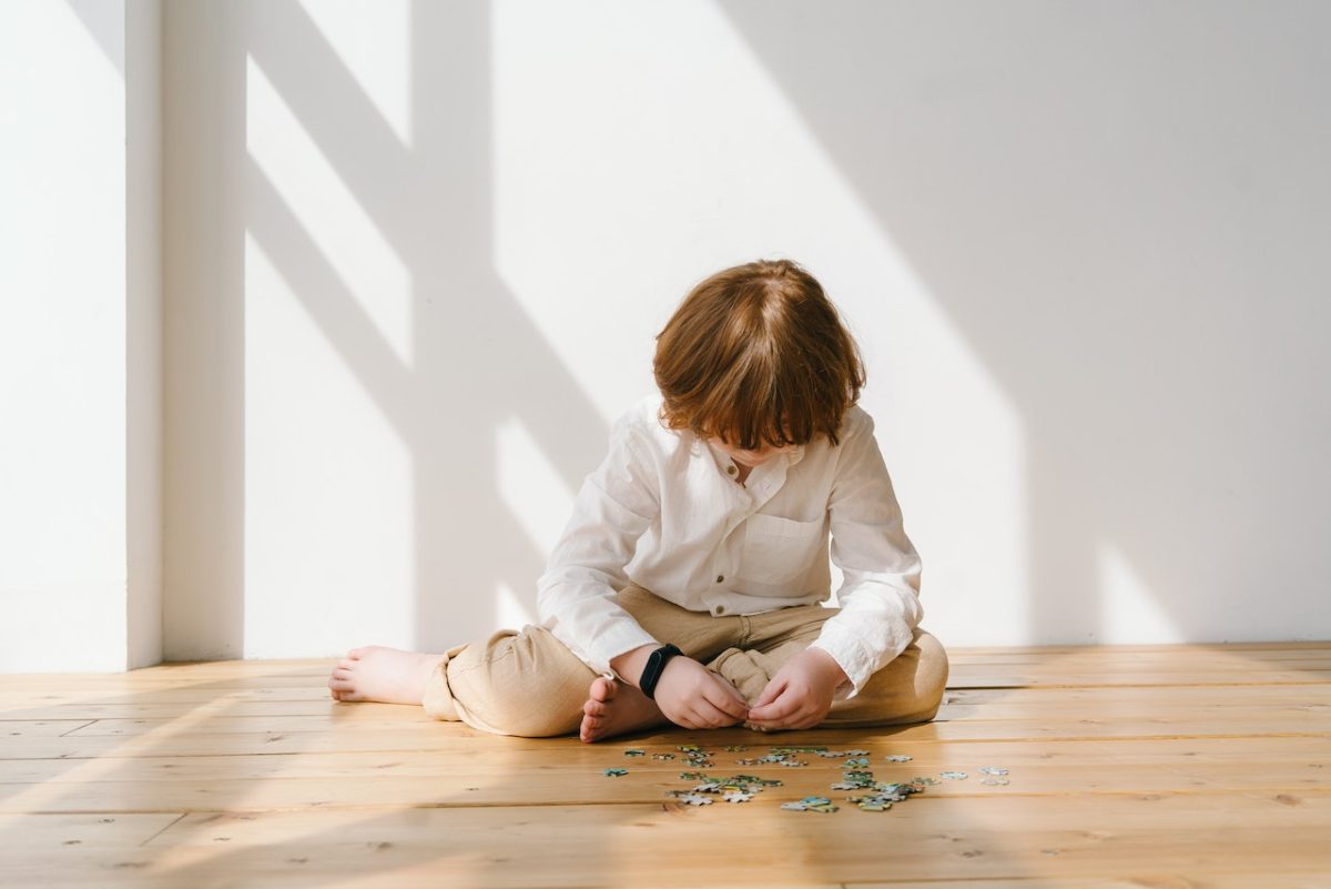 Care sunt simptomele unui autism ușor? Iată dacă se poate trata înainte de apariția semnelor!