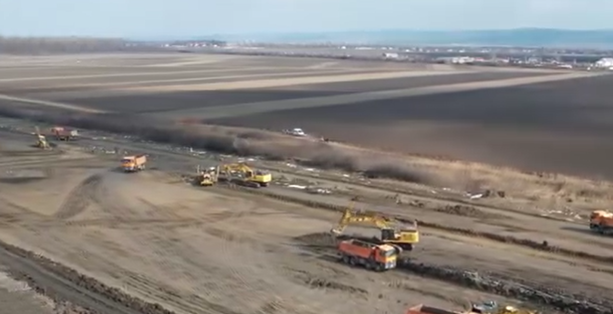 Continuă lucrările pe șantierul Autostrăzii A7, Bacău – Pașcani, și pe temperaturi scăzute