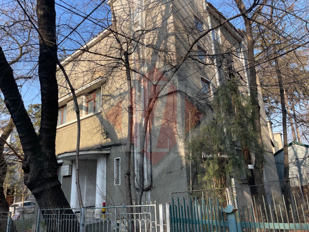 O cunoscută clădire din Iași ar putea fi preluată de CJ Iași. Ce întrebuințare va avea casa părăsită