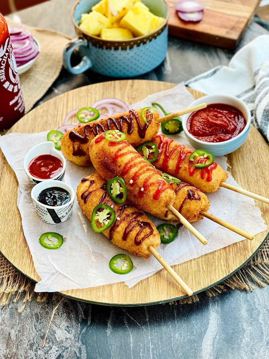 Cum să pregătești corn dog în stil american. Rețeta de crenvurști crocanți la exterior și suculenți la interior