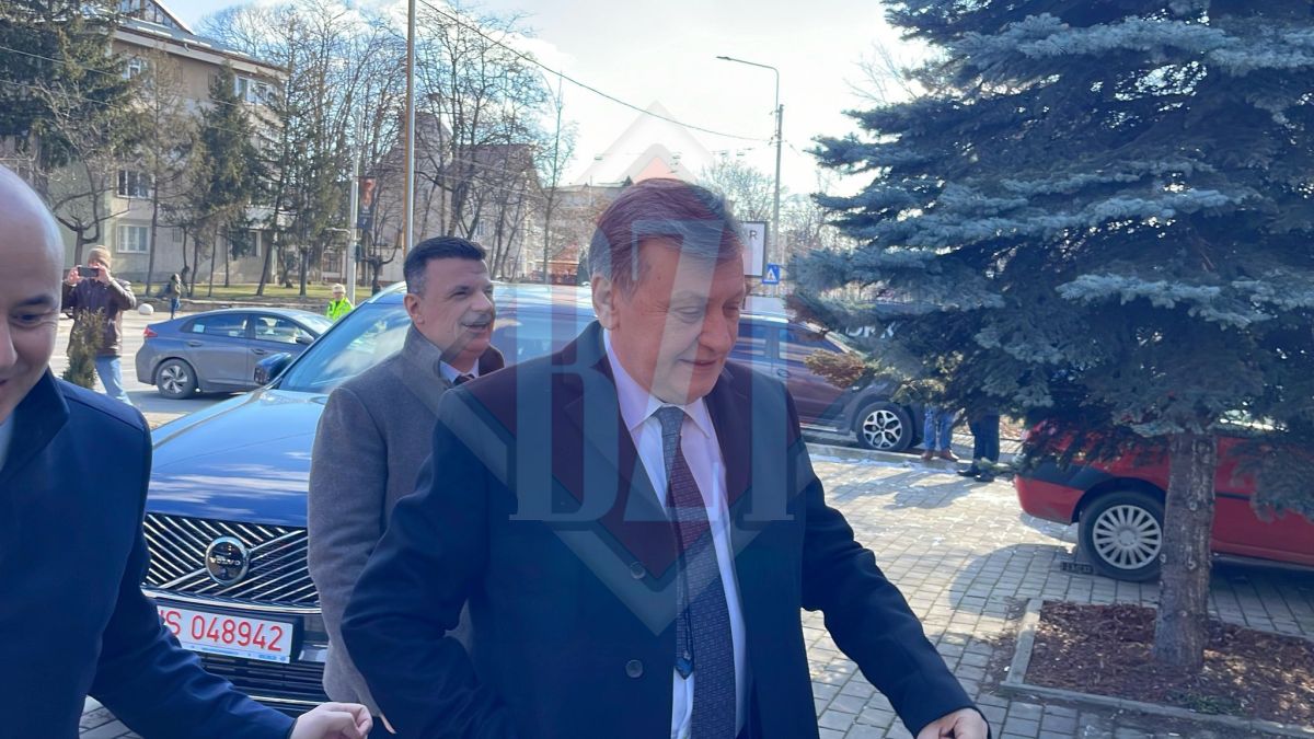Păpușile Muppets, Alexandru Muraru și Crin Antonescu, s-au întâlnit la Iași cu penalul Costel Alexe, președintele CJ Iași