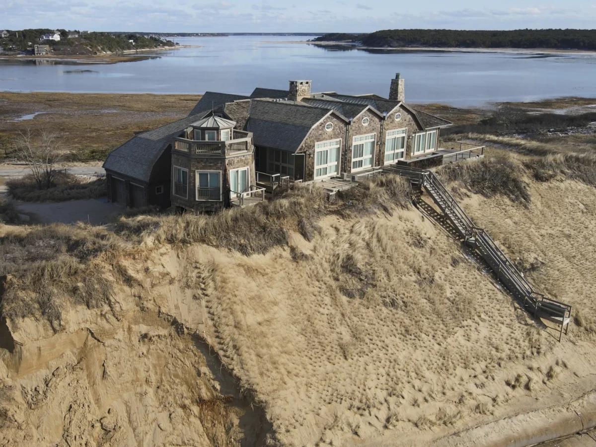 Casa de milioane în pericol de prăbușire! O locuință luxoasă riscă să dispară în ocean
