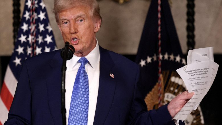 Donald Trump l-a numit pe Volodimir Zelenski „dictator” și spune că „ar face bine să se miște repede sau nu va mai avea o țară”
