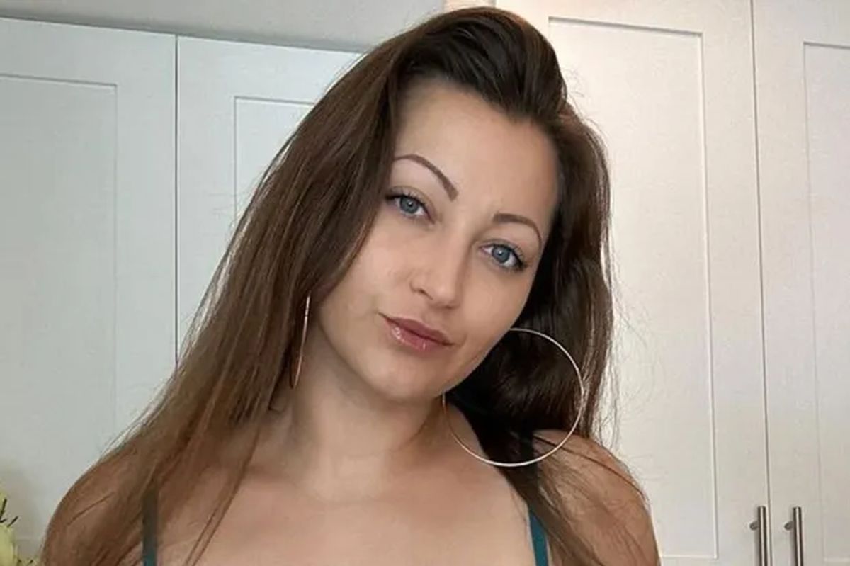 Ea este una dintre cele mai bine plătite modele OnlyFans! Filmează conținut cu alte fete