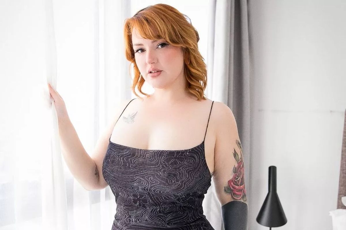 O escortă este plătită pentru a juca jocuri video! Clienții plătesc sume uluitoare
