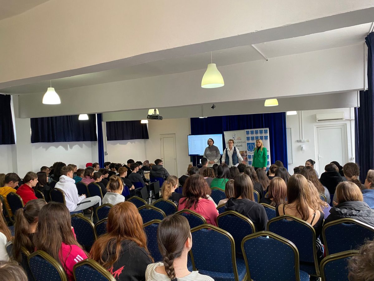 Activităţi de educaţie anticorupţie cu liceeni în cadrul proiectului educațional – informațional VAL, la Iași
