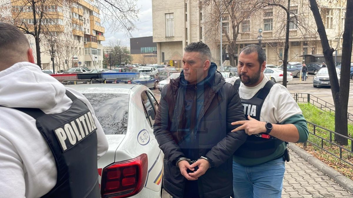 “Oaie”, autorul jafului de la sala de jocuri, a fost adus încătușat la Judecatoria Iași – EXCLUSIV – FOTO – VIDEO