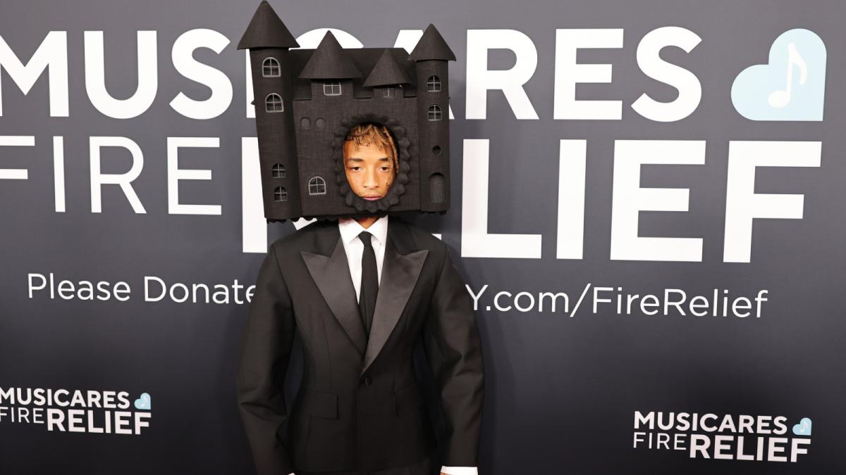 Actorul care a purtat un castel pe cap la Grammy 2025! Accesoriul a fost creat de un designer român