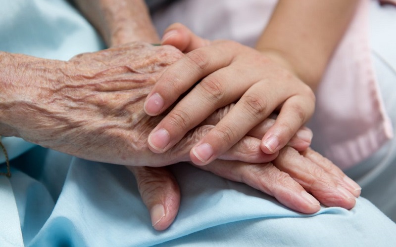 Îngrijirile paliative ar putea prelungi viața pacientului cu cancer! Iată cum se poate beneficia gratuit de ele