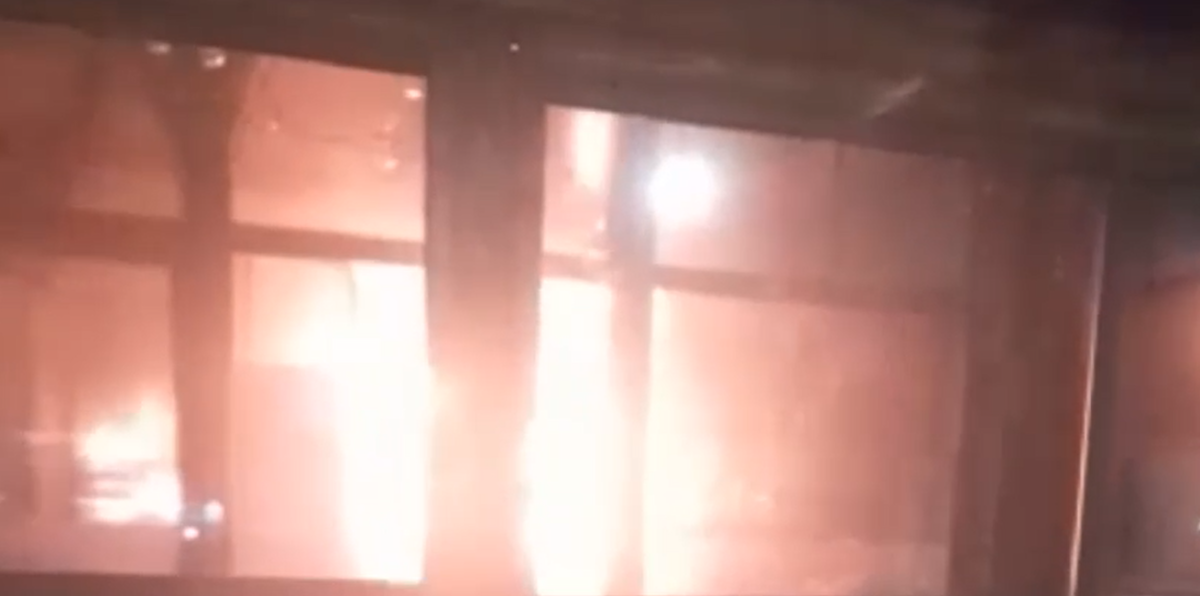 Incendiu în Pașcani! O cunoscută cafenea a luat foc