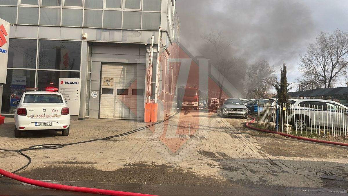 Incendiu cu degajări mari de fum, la un service auto din Iași! S-a emis mesaj RO-Alert – LIVE VIDEO, UPDATE