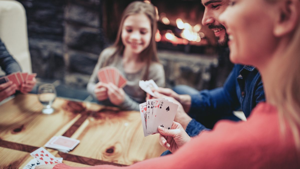 Jocuri de cărți neștiute de toată lumea – Beneficiile incredibile ale practicării acestora