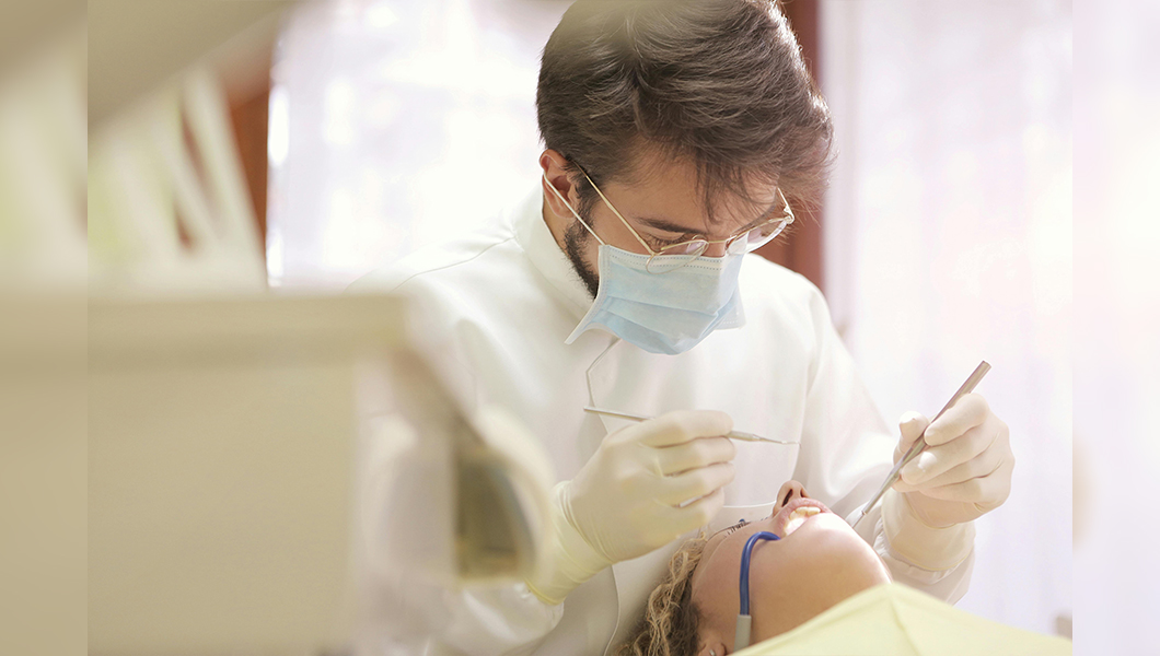 Cum evaluăm calitatea materialelor utilizate în lucrările dentare premium?