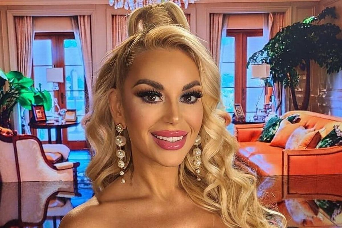 Marcela își face zeci de proceduri pentru „întinerire”! Își injectează grăsime de la alte persoane!