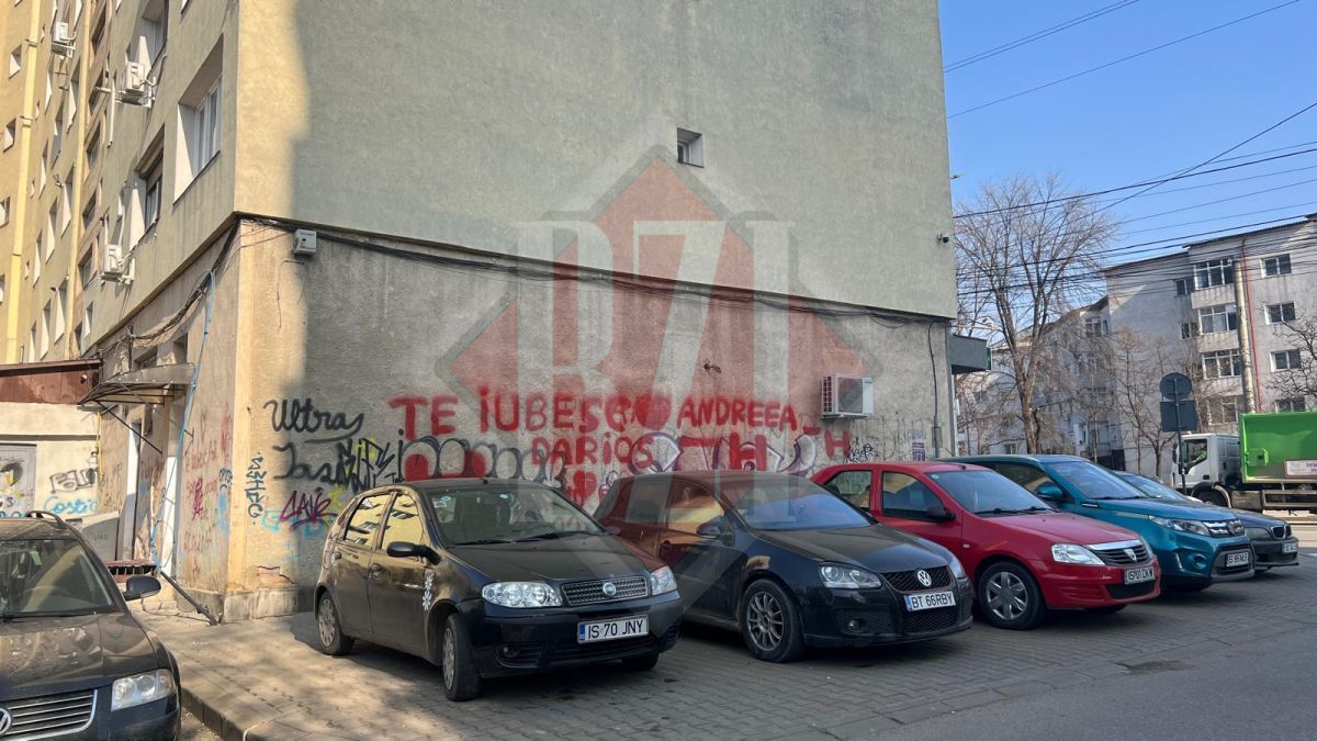 Declarație de dragoste la limita legii, înainte de Ziua Îndrăgostiților la Iași. Mesaj uriaș scris cu vopsea roșie pe fațada unui bloc din cartierul Alexandru cel Bun