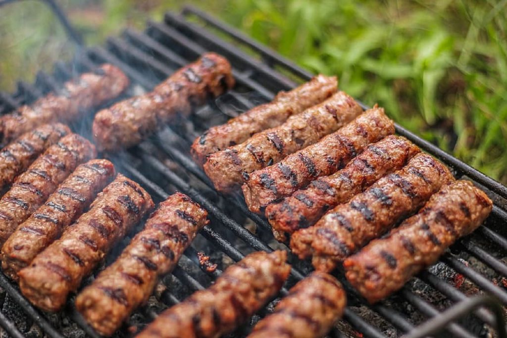 Rețeta originală de mici, veche de 100 de ani! Iată ingredientele care fac toată diferența!
