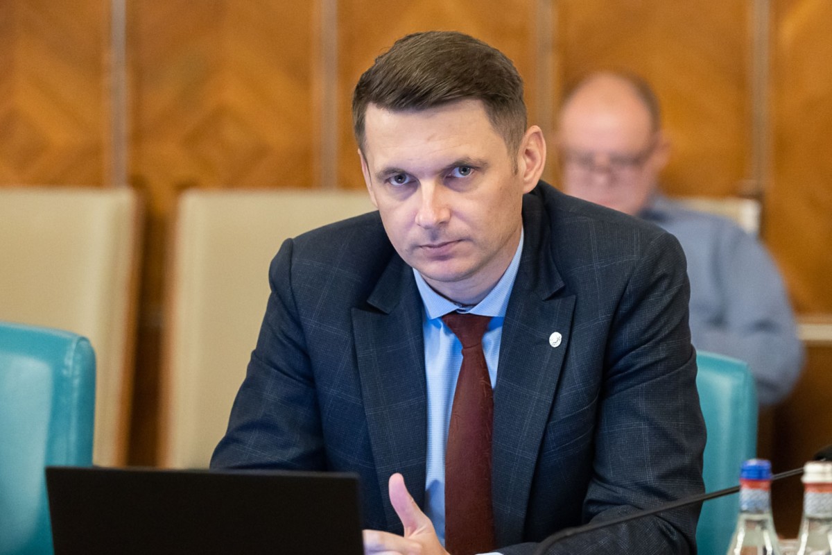 Schimbare majoră în conducerea Senatului: Mircea Abrudean preia frâiele în contextul demisiei lui Klaus Iohannis