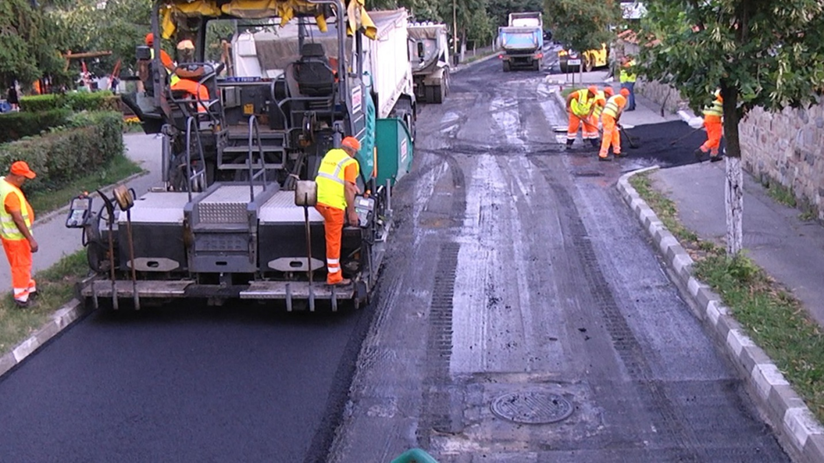 Peste 4,8 milioane de lei vor fi cheltuiți pentru modernizarea drumurilor din comuna Mogoșești! Primăria caută firme pentru executarea lucrărilor