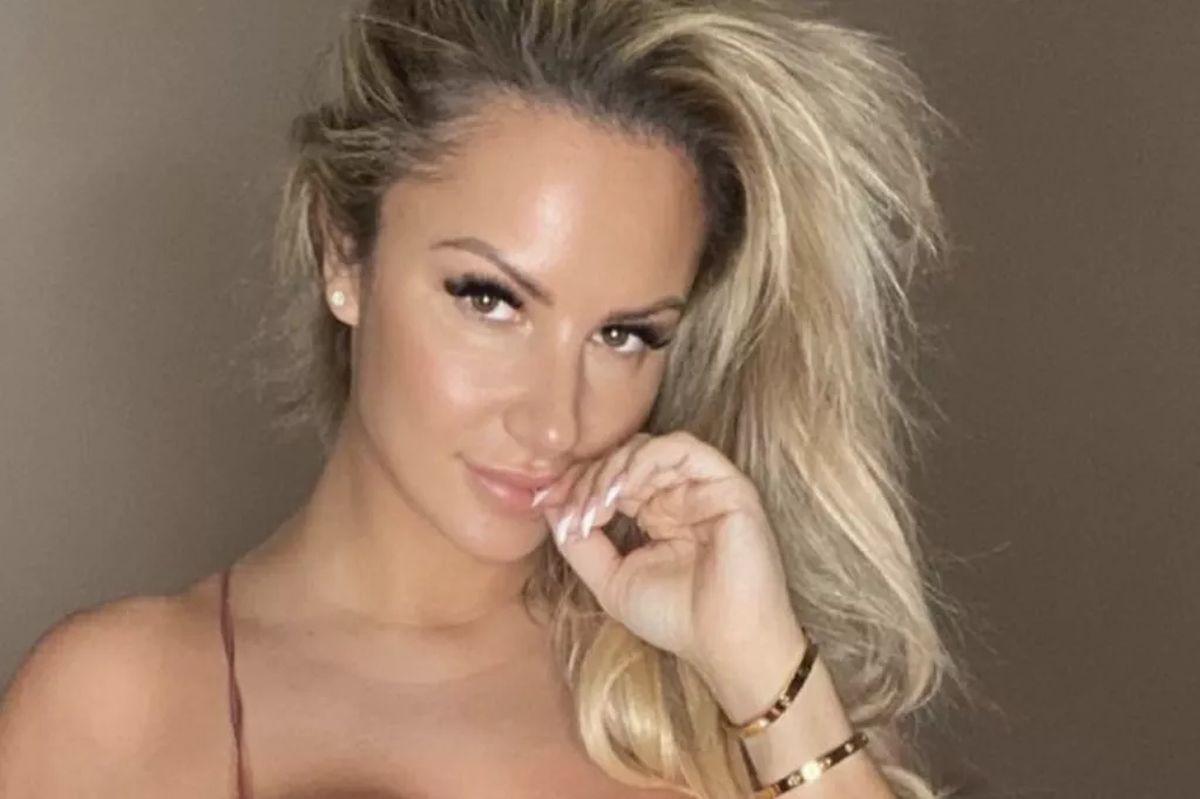 Monica își aduce bodyguarzii și la sală! Atrage atenția prin ținutele mult prea sexy!