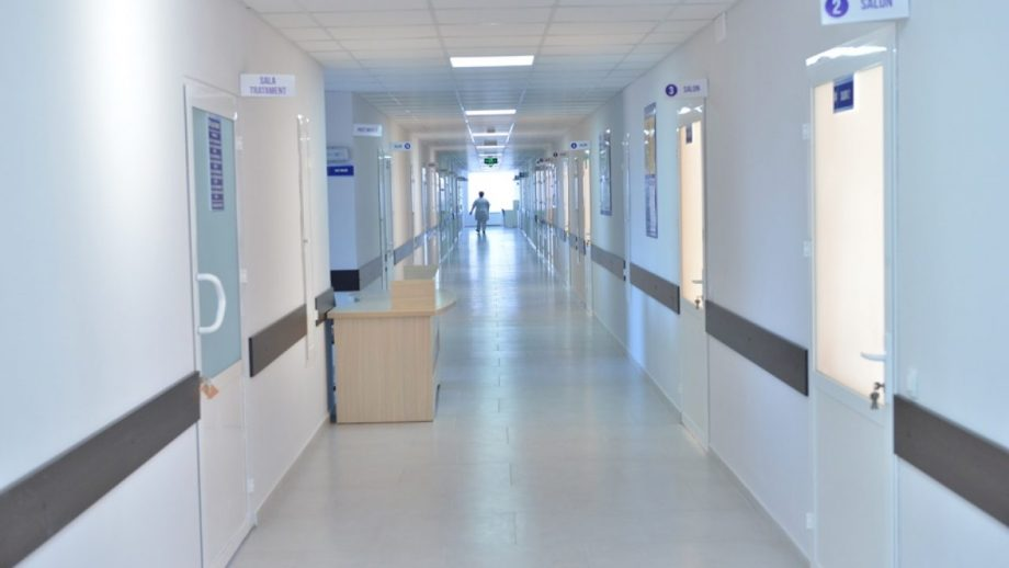 După ani de scandaluri și procese cu managerul spitalului, un medic din Iași demisionează! Doctorul are gânduri dintre cele mai sumbre: „Mi-au destrămat familia… soția mea plânge, căci zice că distanța ne va duce spre divorț”
