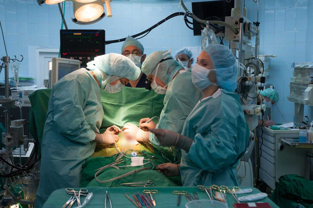 Doi pacienți care sufereau de afecțiuni genetice cu afectare renală au primit șansa la o viață normală, după o intervenție de transplant realizată la Spitalul „Dr. C. I. Parhon” Iași