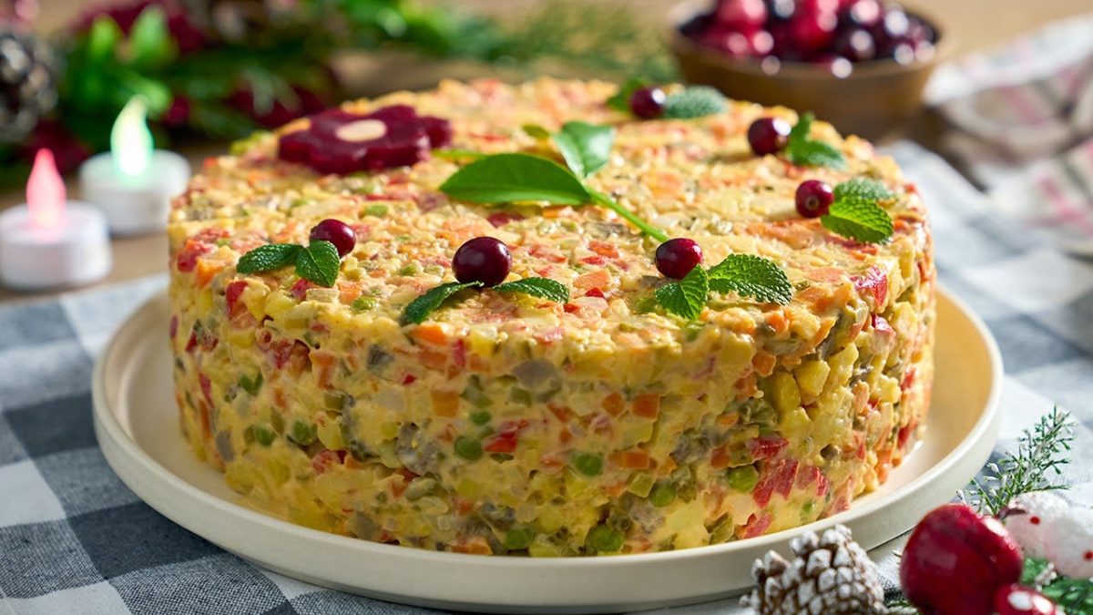 Cele mai inedite ornamente simple pentru salata boeuf. Idei creative pentru o rețetă autentică