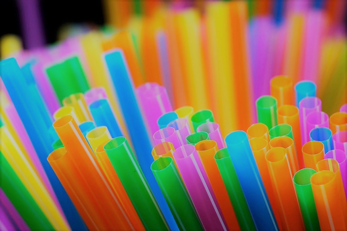 România, sub presiunea Comisiei Europene: Procedură de infringement din cauza plasticului de unică folosință