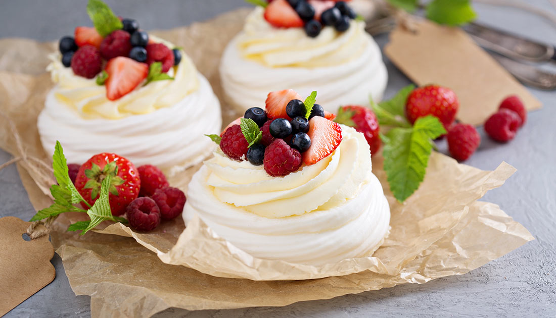 O rețetă delicioasă pentru mini pavlova! Iată cum să faci un desert simplu și dulce