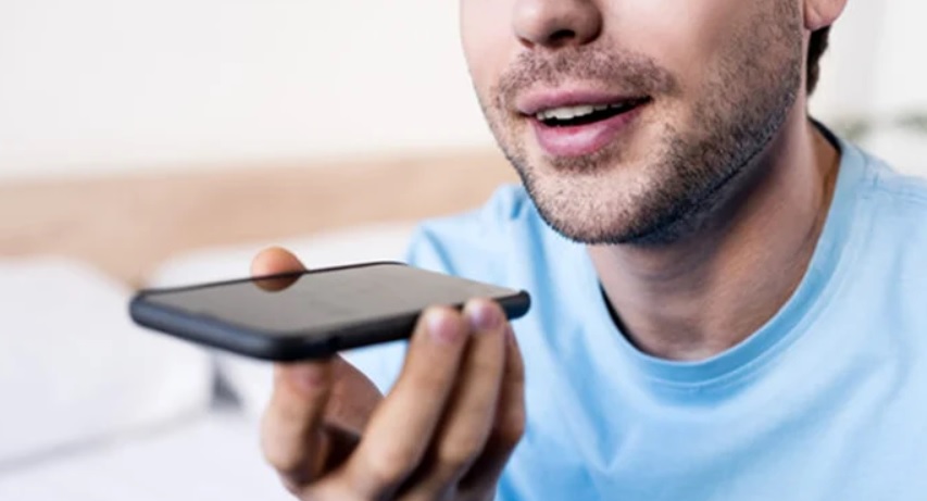 Țara care îi amendează pe cetățeni dacă vorbesc pe speaker la telefon în locurile publice! Sancțiunile sunt uriașe