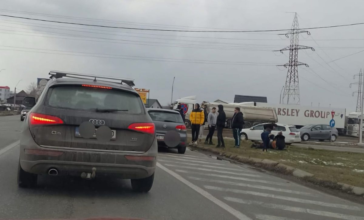 Carambol la Podu Iloaiei. Patru autoturisme s-au izbit, iar o femeie a fost rănită  – UPDATE