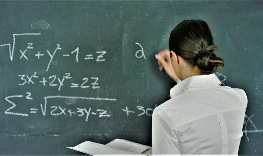 Profesorii suplinitori cer Ministerului Educației o dezbatere privind titularizarea și stabilitatea profesională