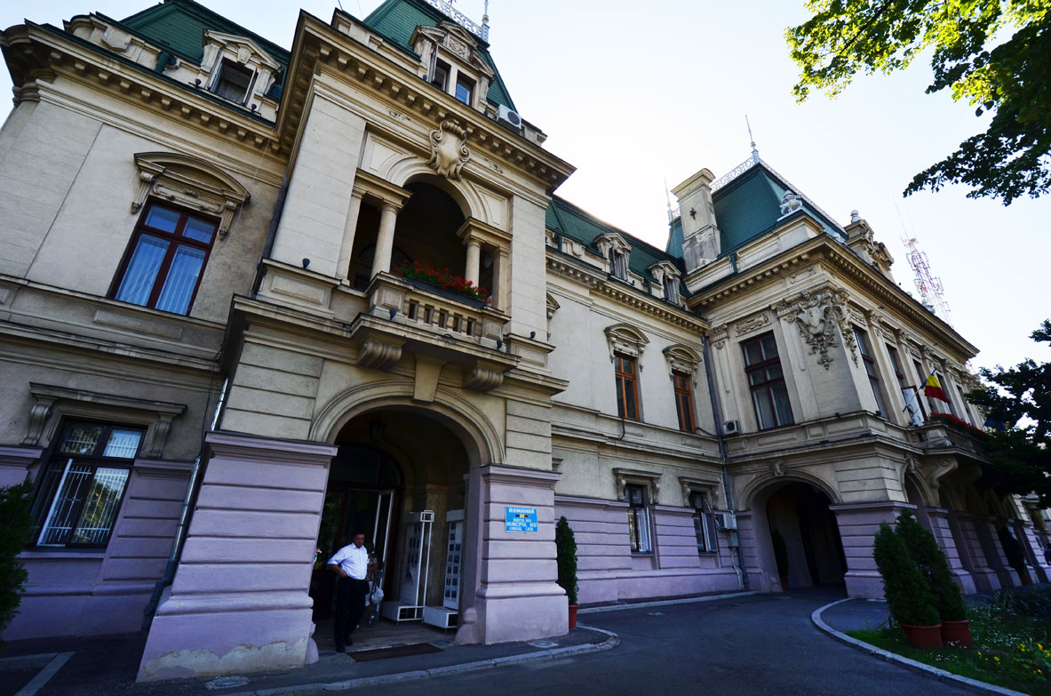 Un afacerist abonat la bani publici a mai semnat un contract cu Primăria Iași! Adrian Ianțoc a primit peste 30.000 de lei pentru servicii de mentenanță