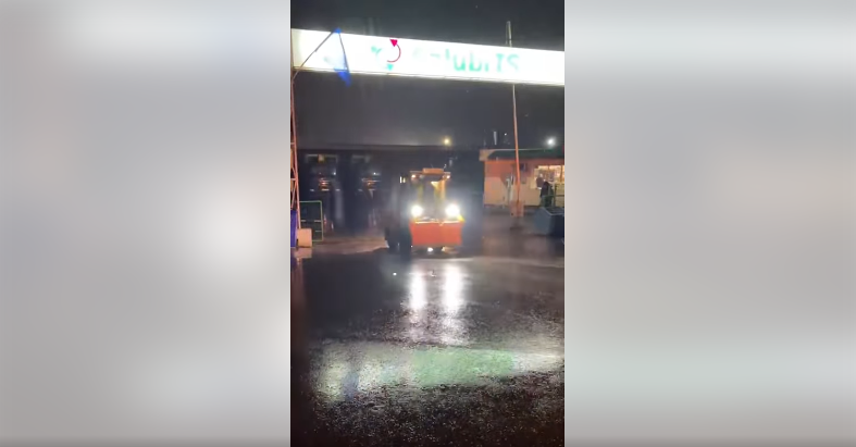 Acțiune promptă de la Salubris Iași! Orașul rămâne curat la prima ninsoare