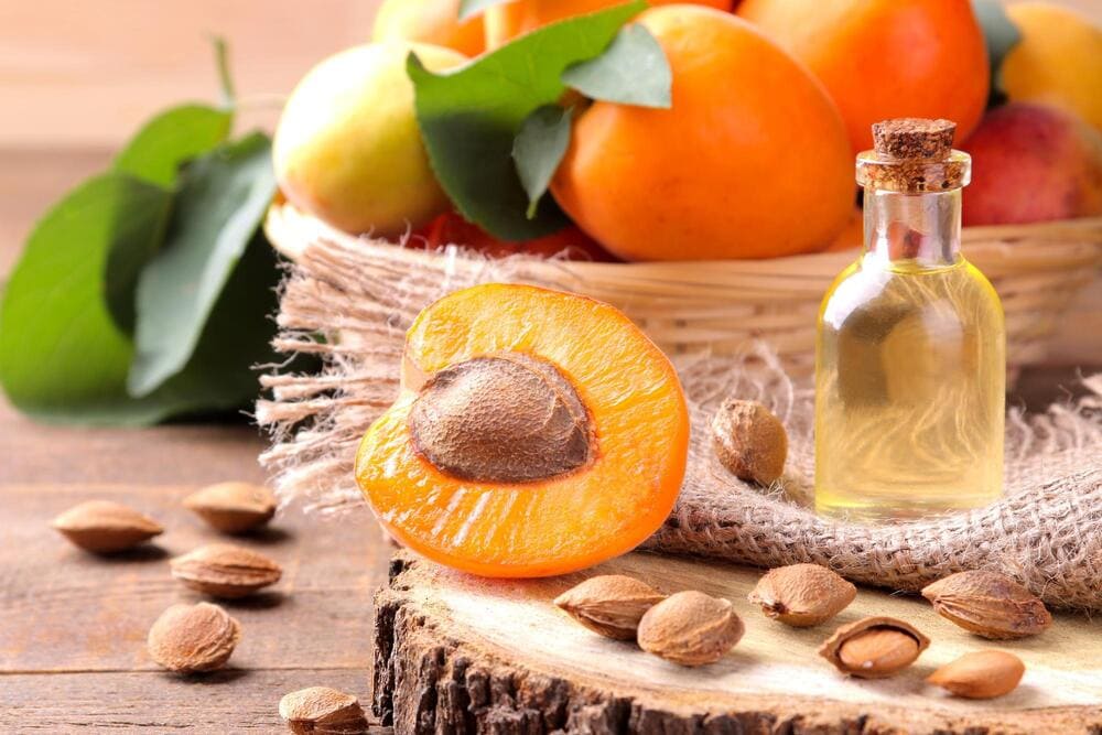 Ce beneficii poți obține din consumul de sâmburi de caise. Ingredientul secret din marțipan și smoothie