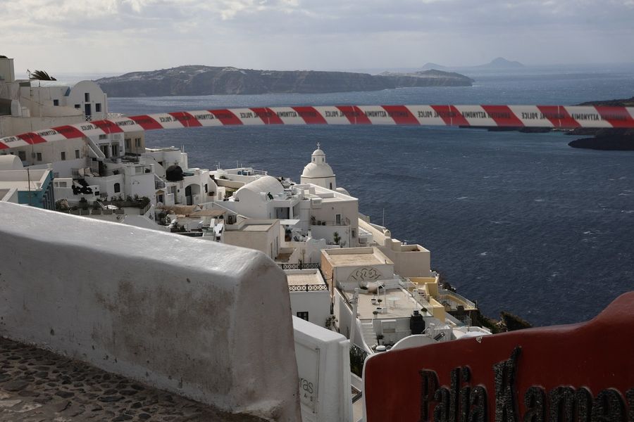 Stare de urgență în Santorini după cel mai puternic cutremur. De pe insulă au plecat în jur de 11.000 de oameni