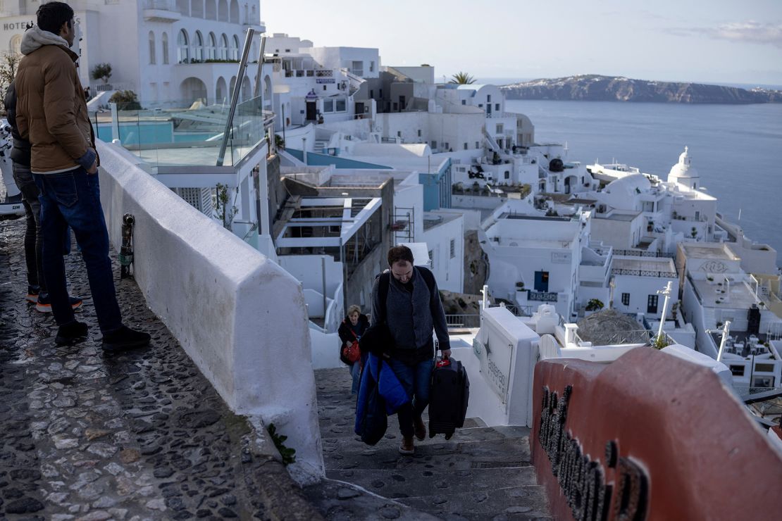 Santorini în alertă maximă! Cutremurele și riscul de tsunami au declanșat starea de urgență. Mii de oameni evacuați