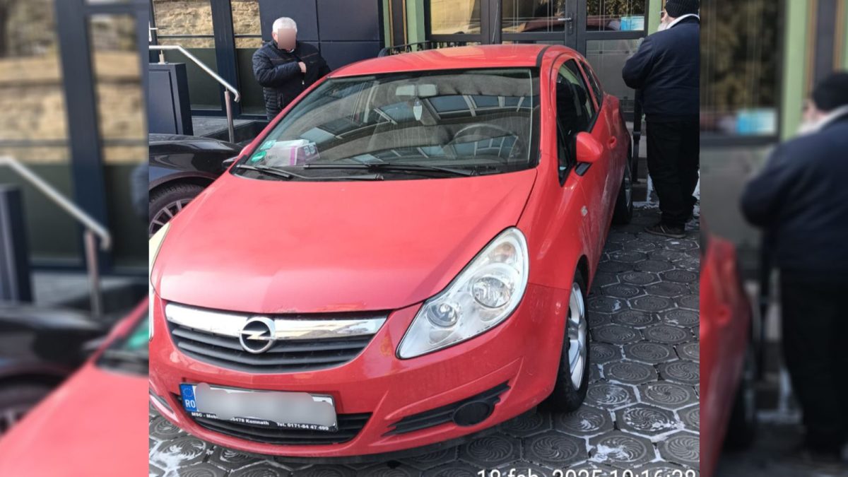 O șoferiță de 24 de ani, din Botoșani, a blocat mai mulți angajați într-un magazin din Iași. Tânăra a parcat mașina în fața ușii de la intrare: „Se grăbea la un interviu de angajare”