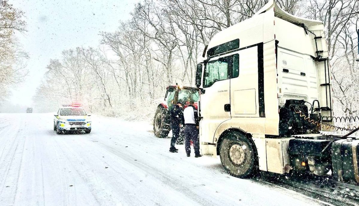 Cu ce viteză pot circula șoferii pe ninsoare. Când se poate suspenda permisul