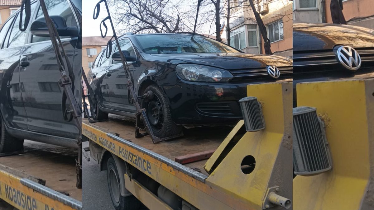 Străzile din Tudor Vladimirescu s-au blocat de mașini după montarea barierelor de la cămine. Șoferii nu vor să plătească taxa: „Lasă vehiculul pe trotuar, iar parcarea e goală”