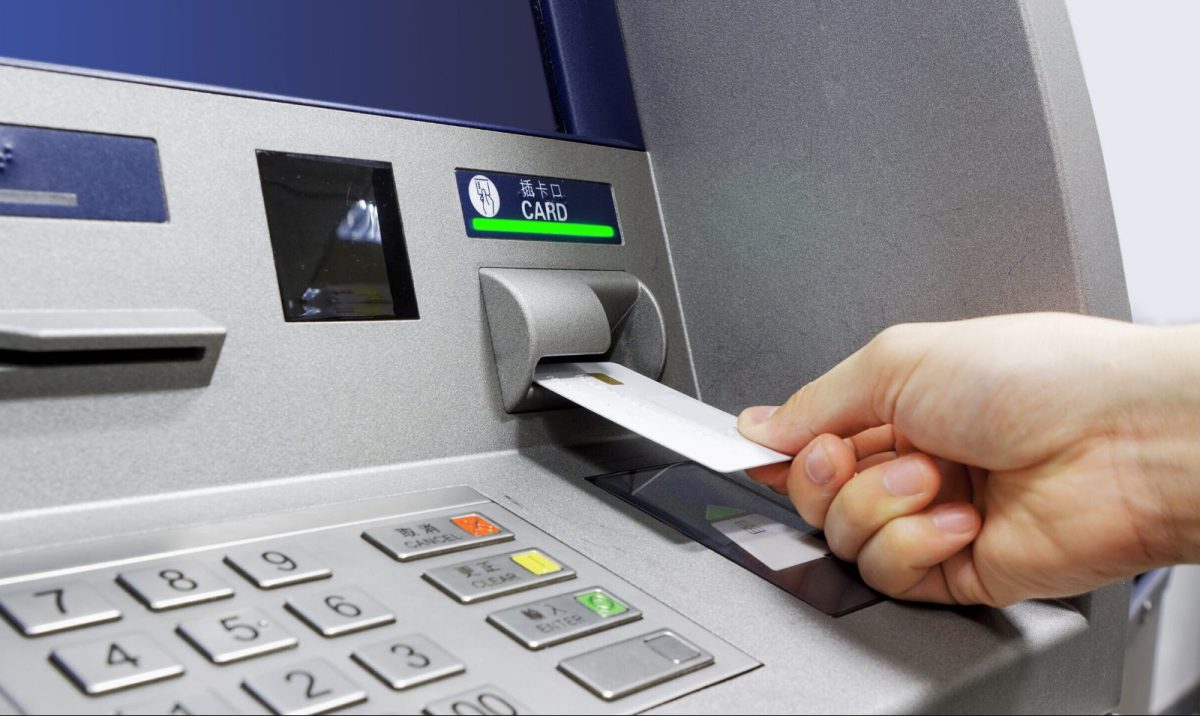 Marele risc de la bancomat. Pericol pentru posesorii de carduri